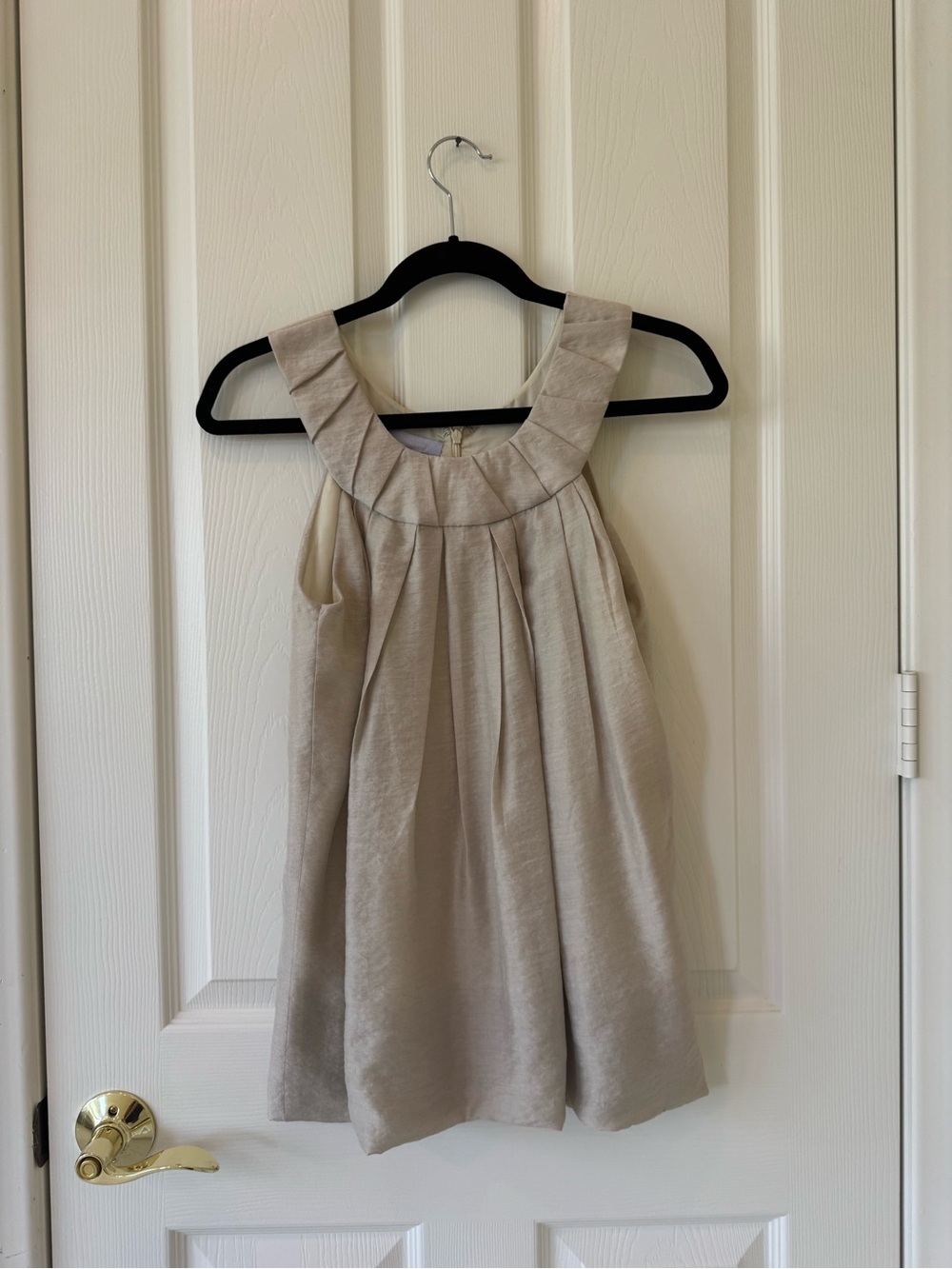 Vera Wang Light Beige Pleated Collar Sleeveless Blouse